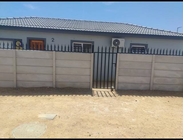 2 BEDROOM HOUSE FOR SALE IN GROENHEUWEL